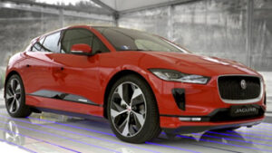 Vídeo per esdeveniments. jaguar cotxe electric de color vermell al circuit Parc Motor Castellolí